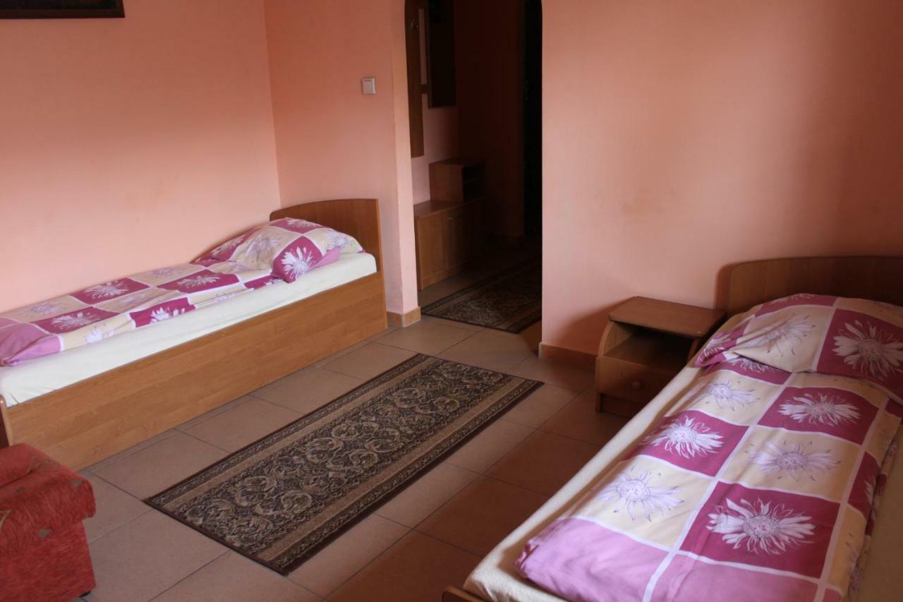 Park Lesny 'U Kaczyny' Hotel Rogow Exterior foto